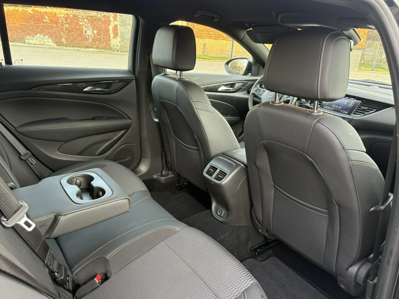 Opel Insignia Sports Tourer - Zdjęcie 10