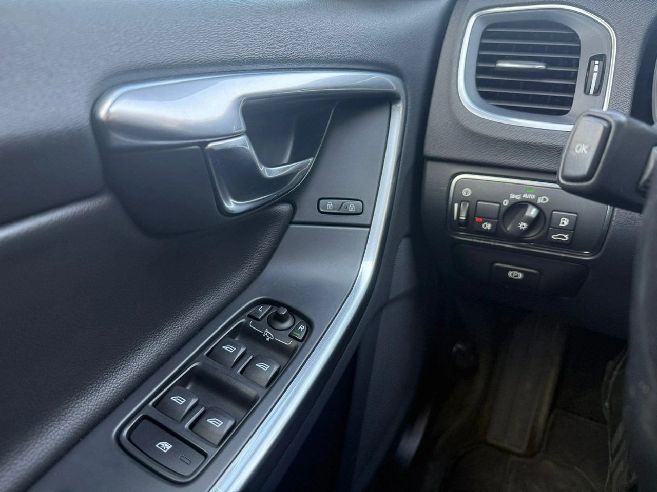 Volvo V60 Cross Country - Zdjęcie 18