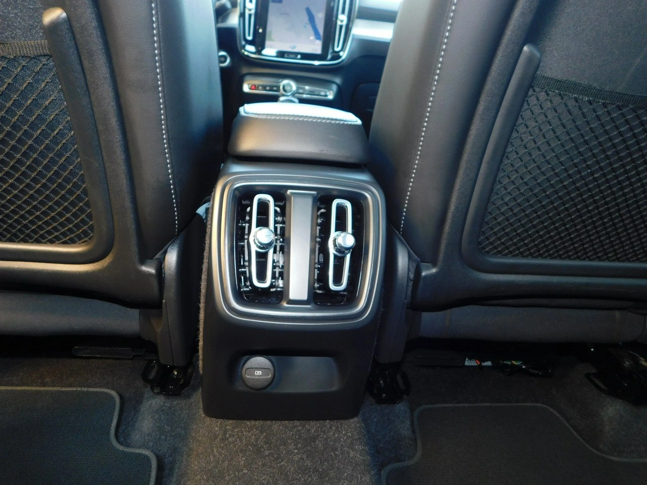 Volvo XC 40 - Zdjęcie 11