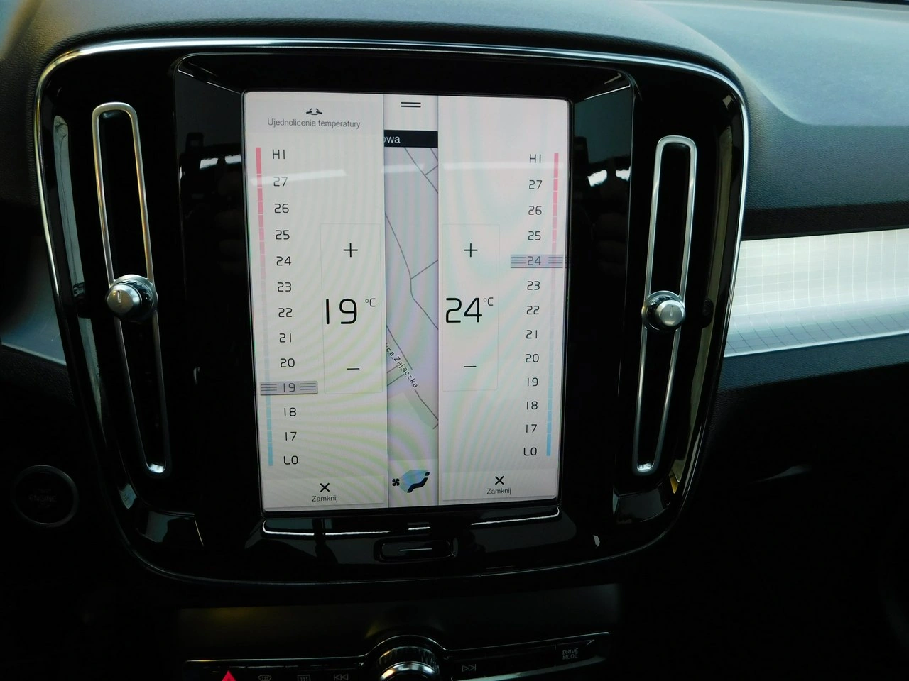 Volvo XC 40 - Zdjęcie 19