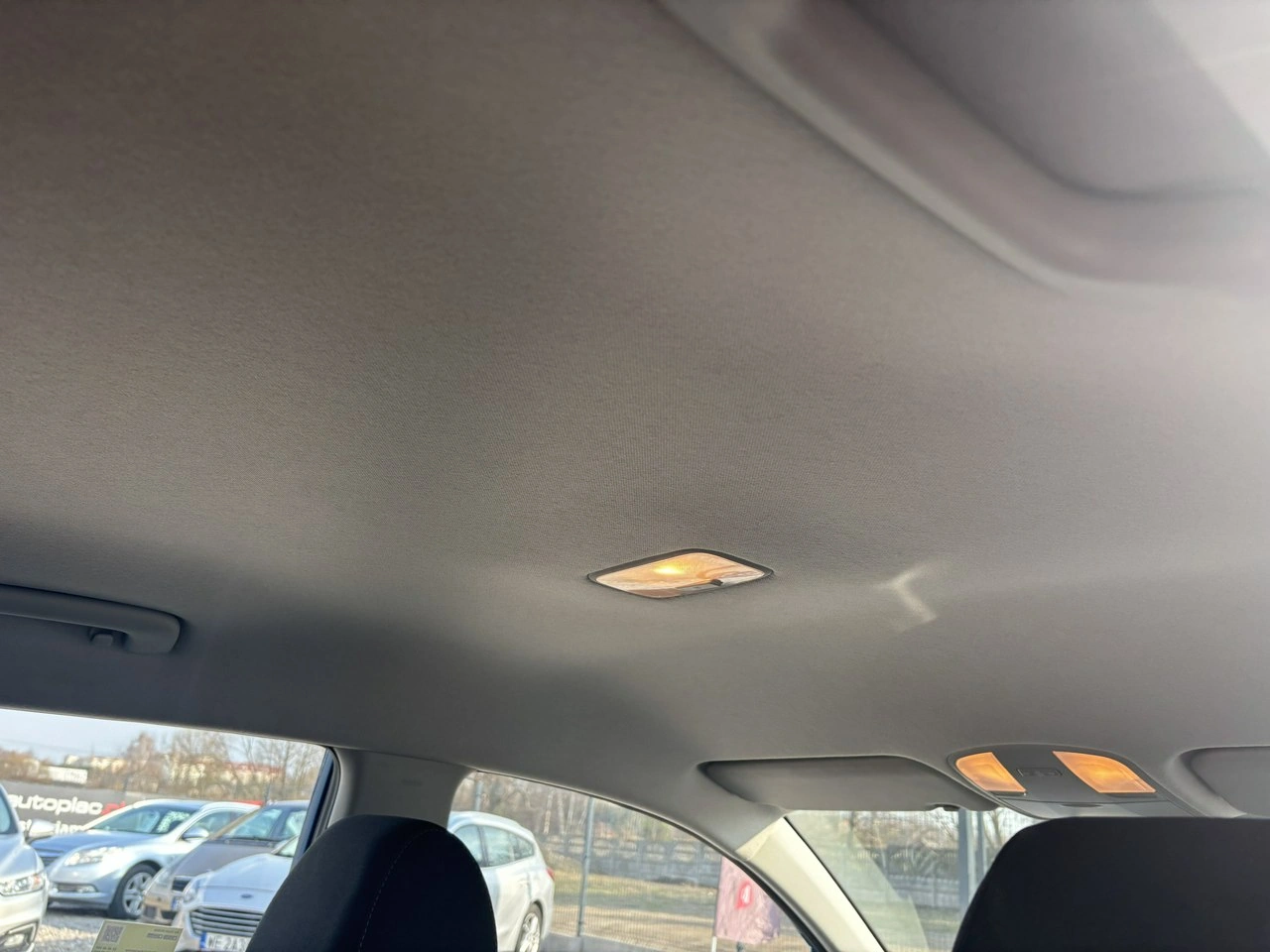 Kia Stonic - Zdjęcie 32