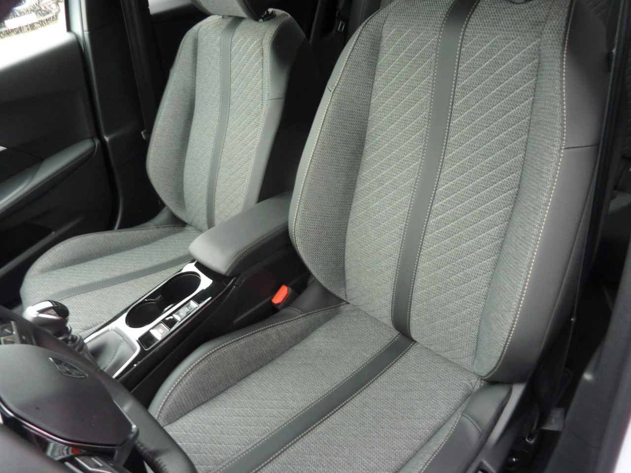 Peugeot 2008 - Zdjęcie 9