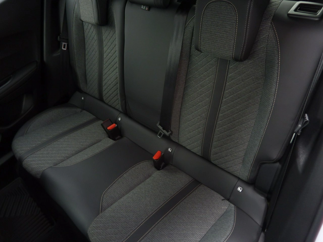 Peugeot 2008 - Zdjęcie 10