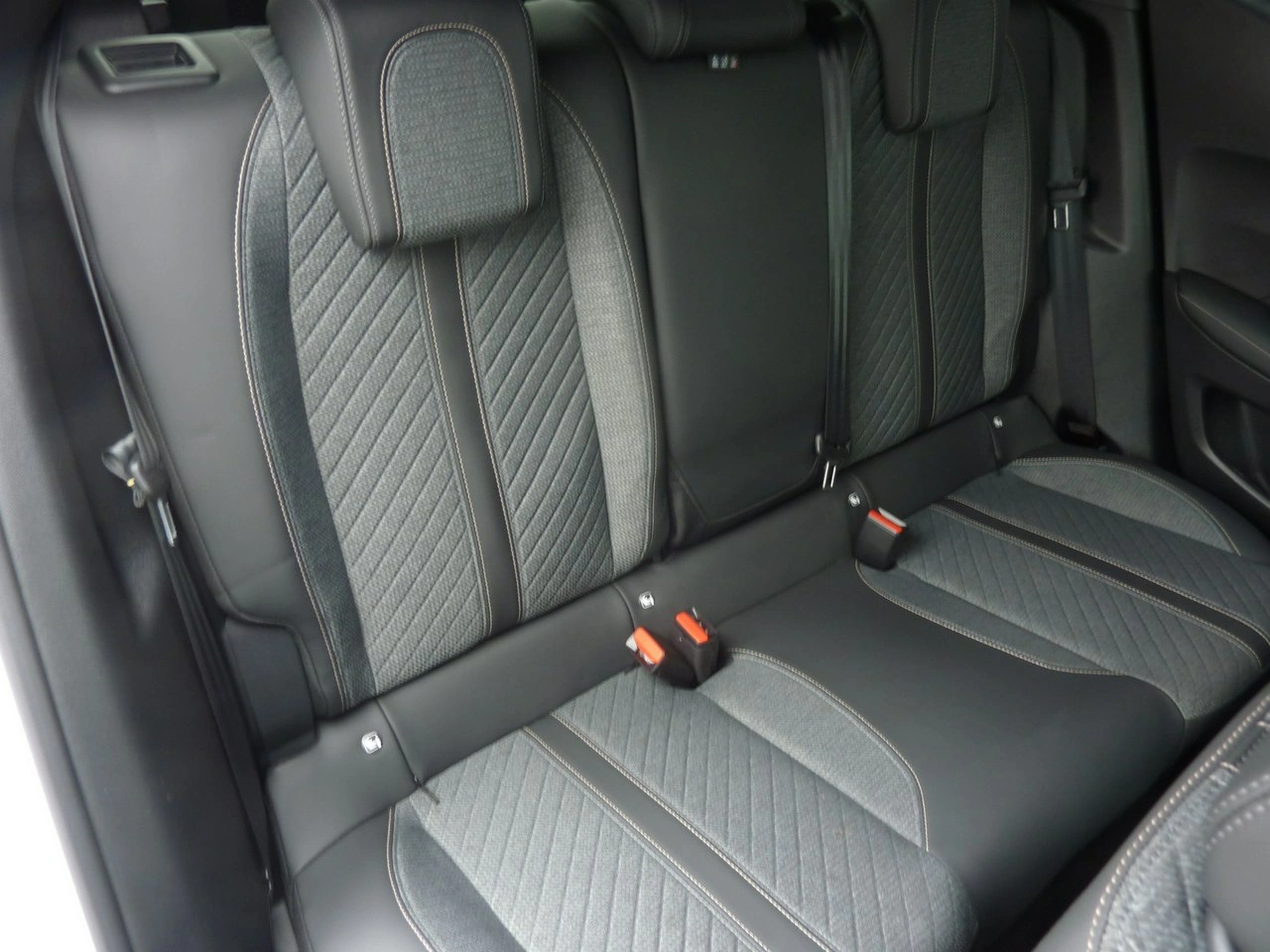 Peugeot 2008 - Zdjęcie 11