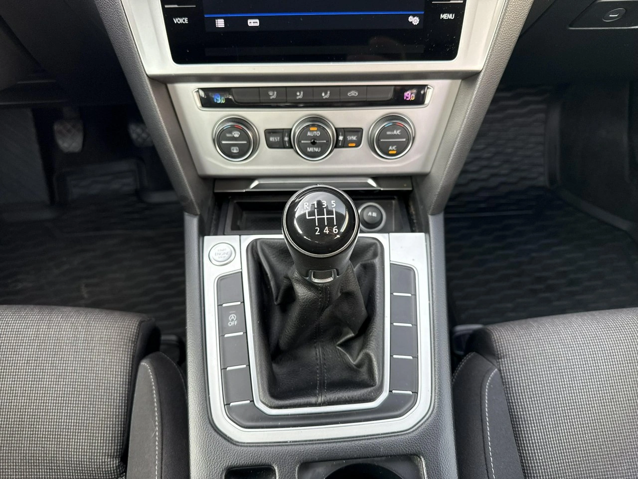 Volkswagen Passat - Zdjęcie 24