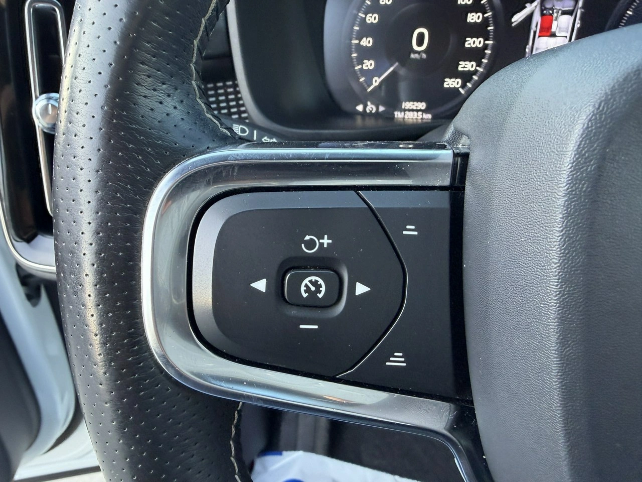 Volvo XC 40 - Zdjęcie 20