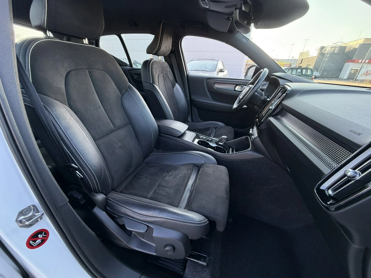 Volvo XC 40 - Zdjęcie 34