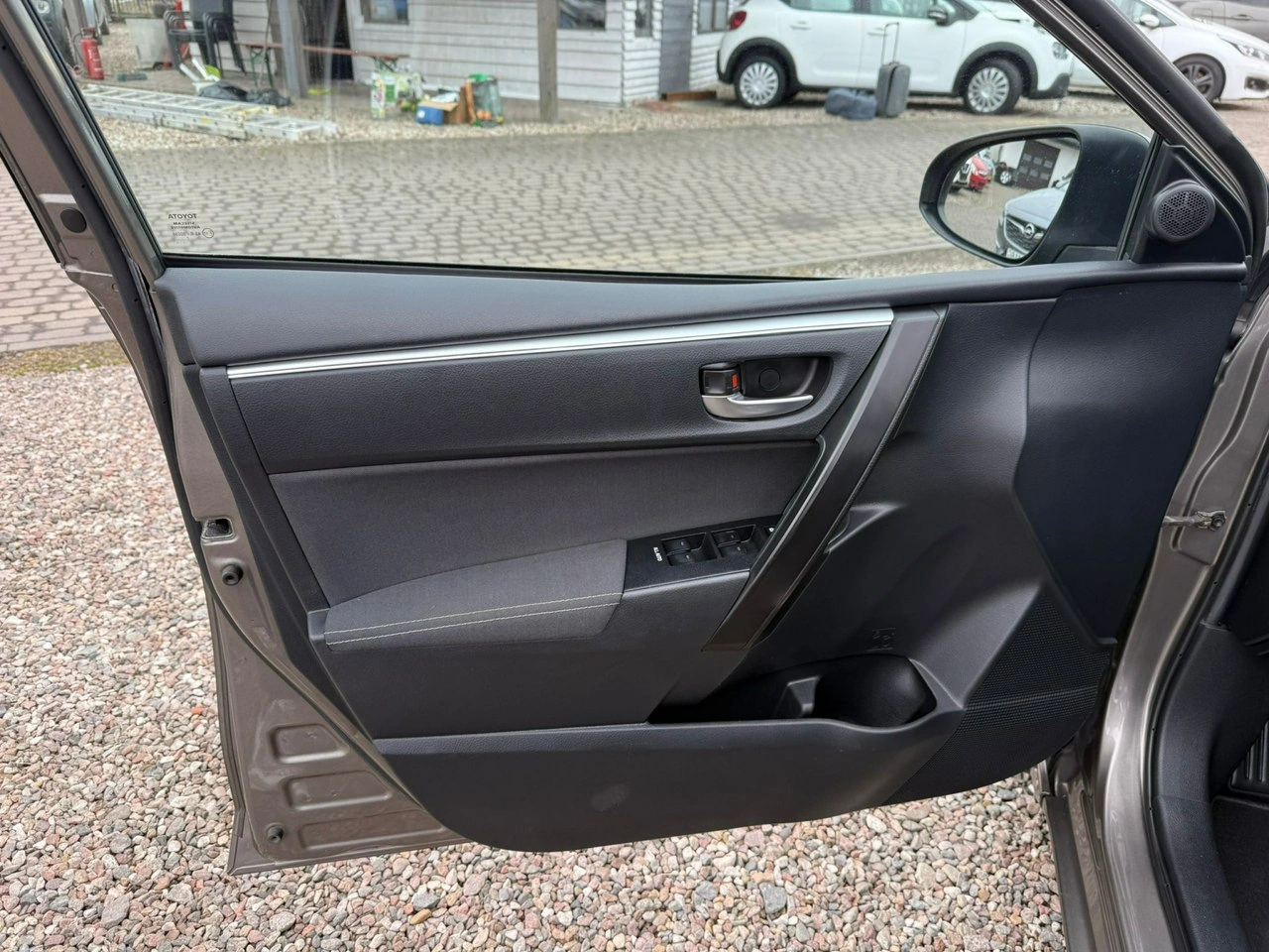 Toyota Corolla - Zdjęcie 11