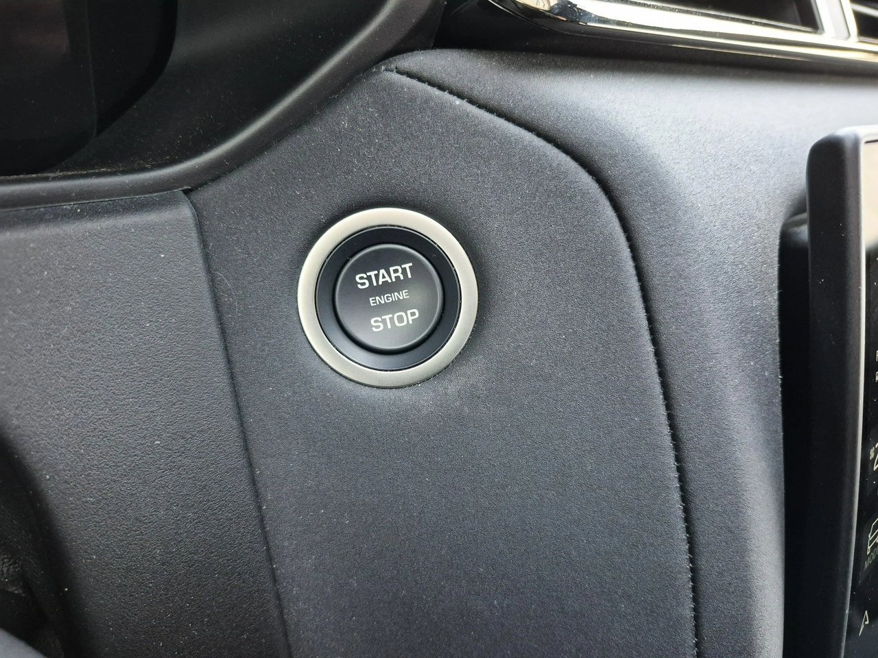 Land Rover Range Rover Velar - Zdjęcie 24