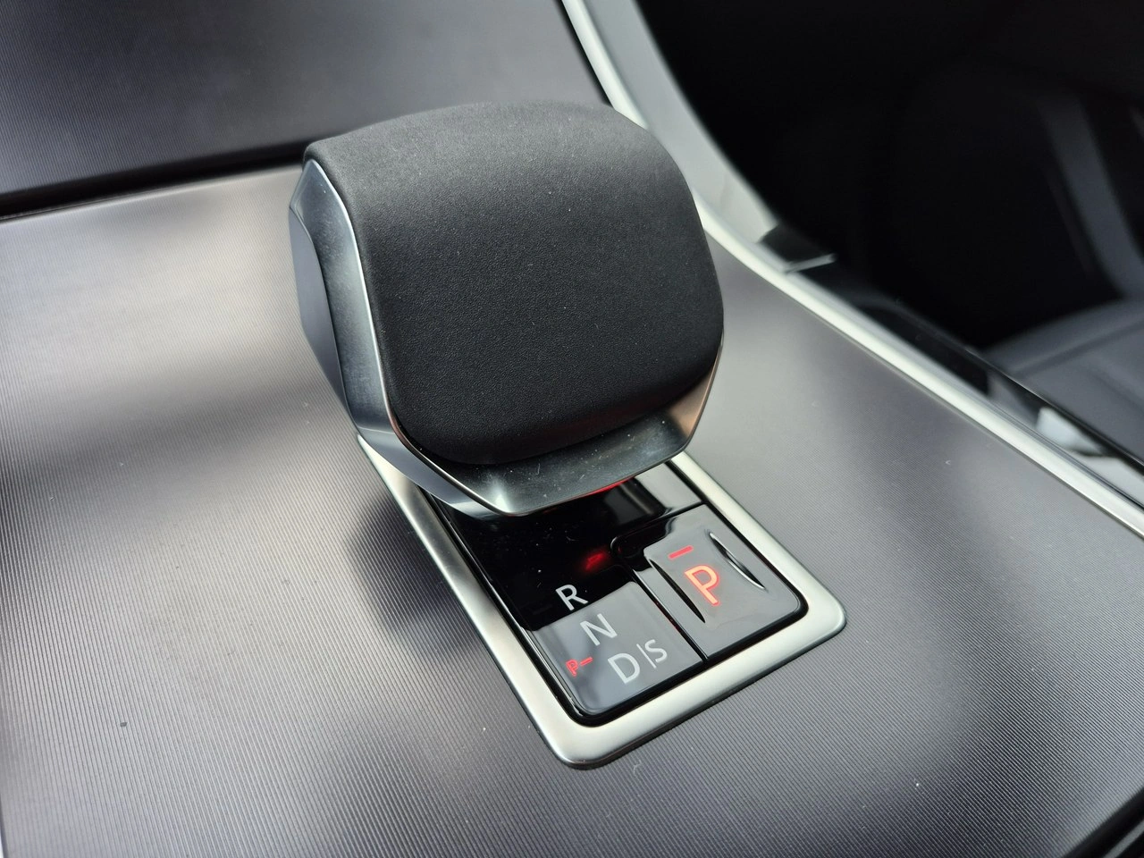 Land Rover Range Rover Velar - Zdjęcie 27