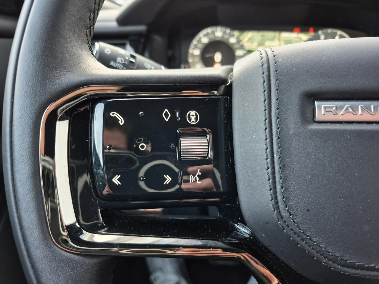 Land Rover Range Rover Velar - Zdjęcie 29