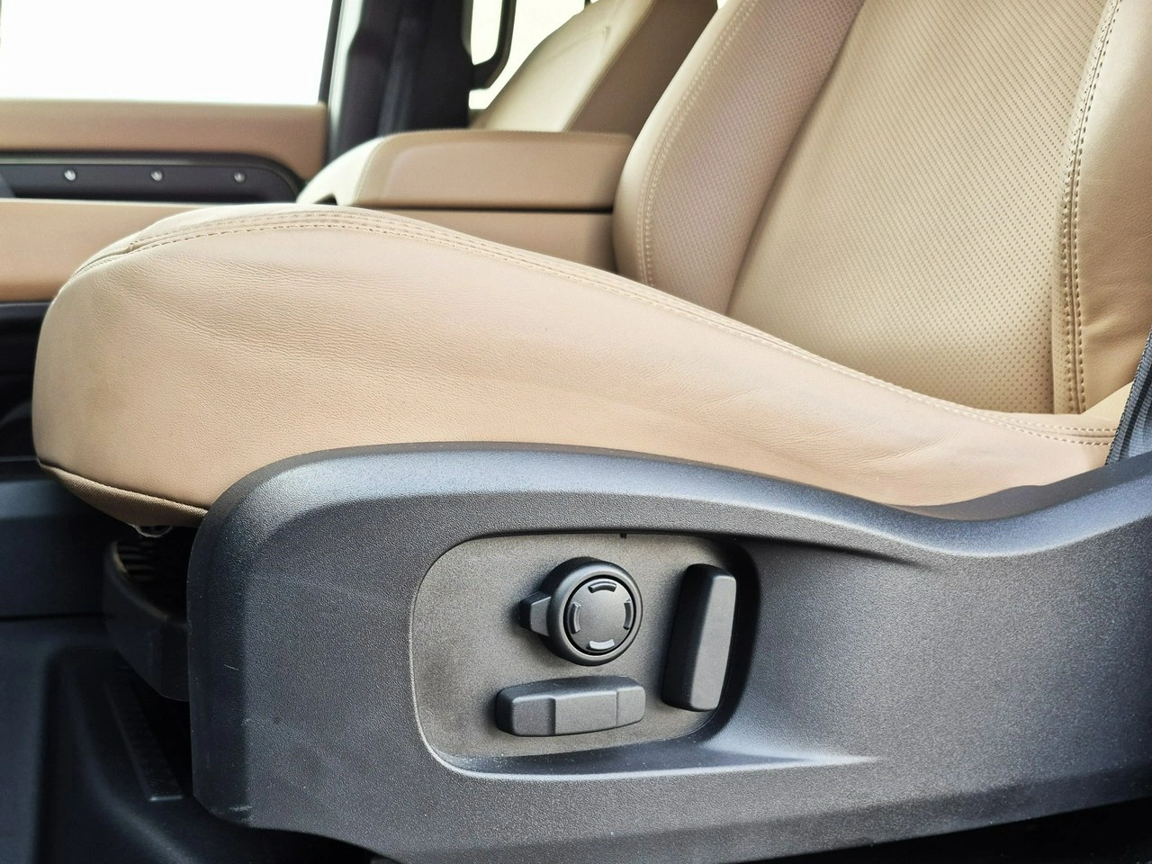 Land Rover Defender - Zdjęcie 26