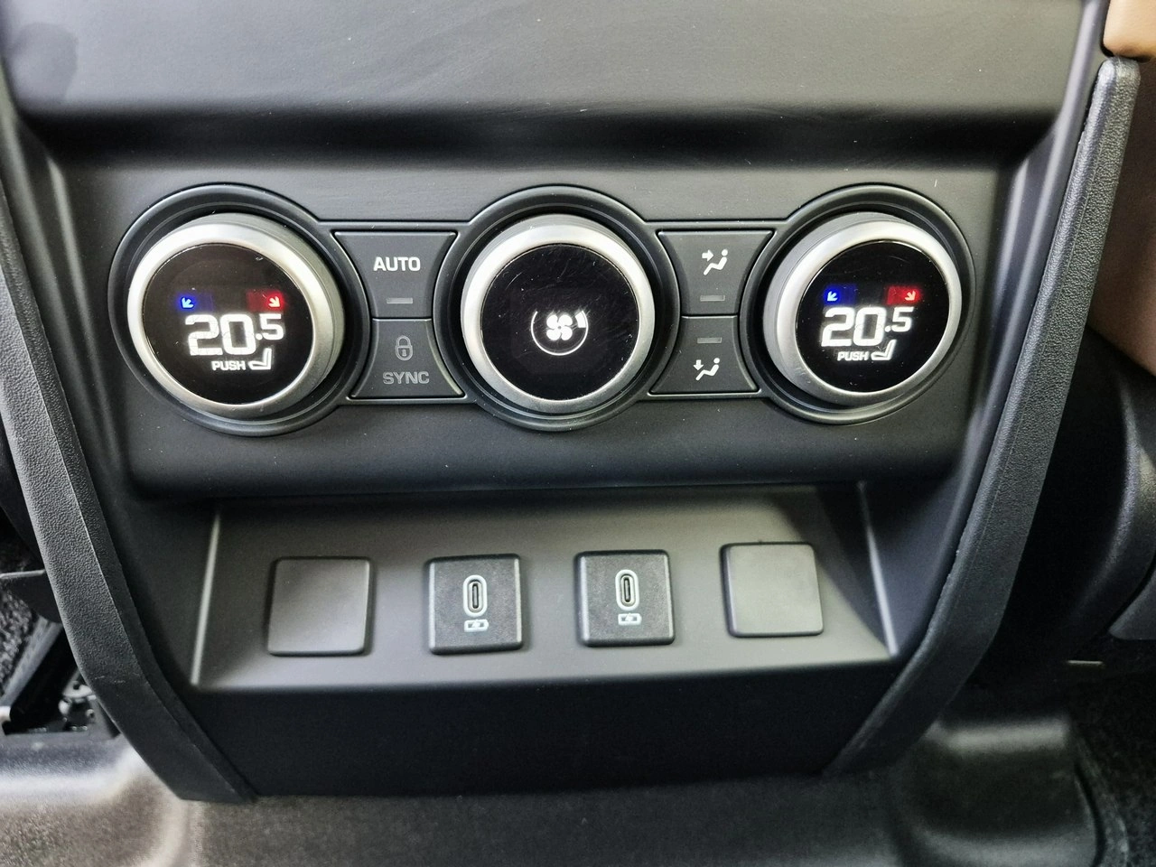 Land Rover Defender - Zdjęcie 29