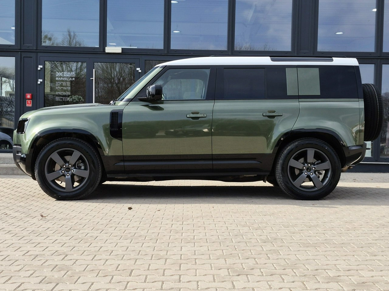 Land Rover Defender - Zdjęcie 4