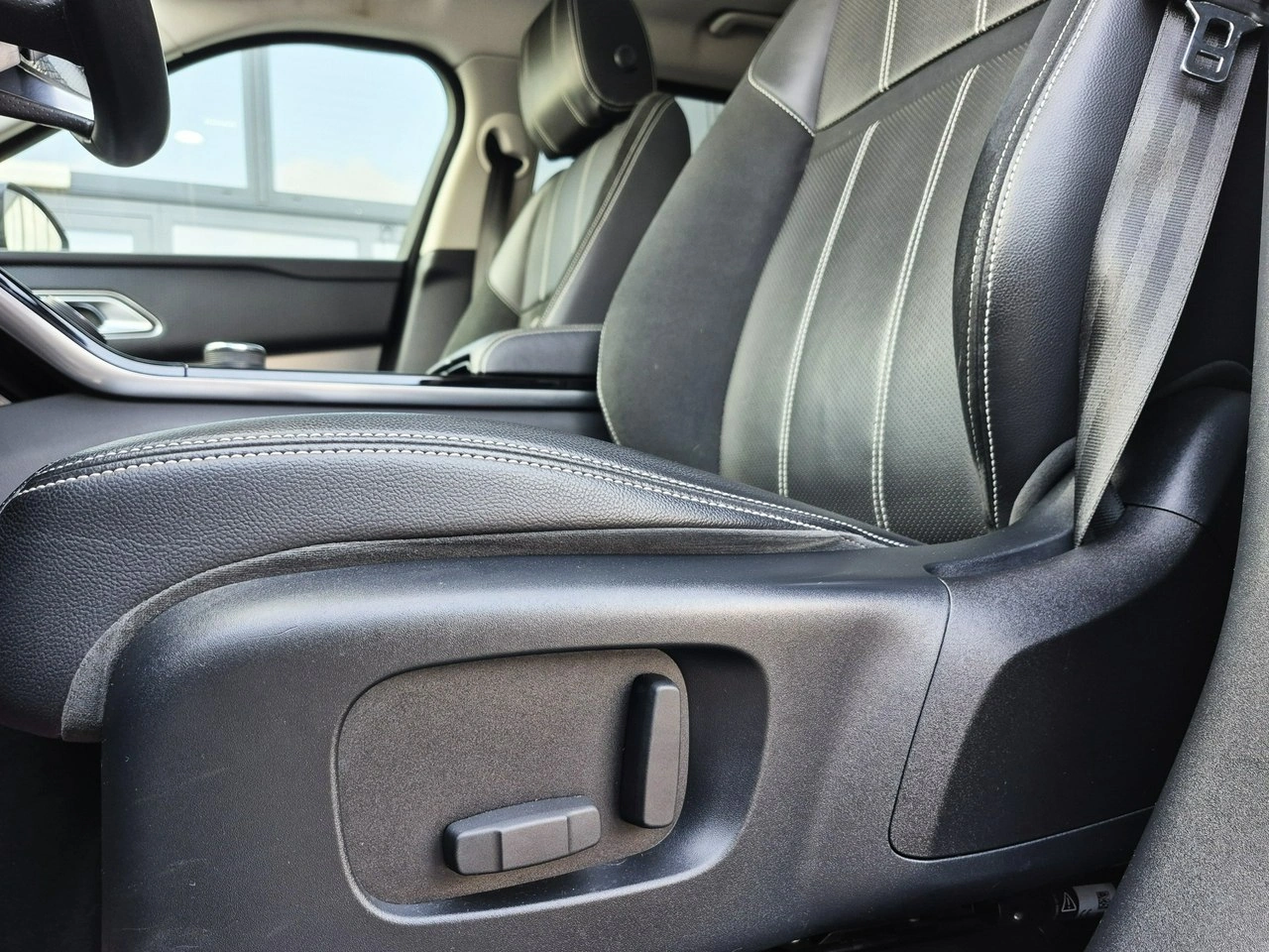 Land Rover Range Rover Velar - Zdjęcie 19