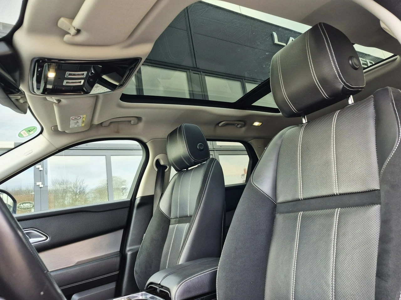 Land Rover Range Rover Velar - Zdjęcie 42