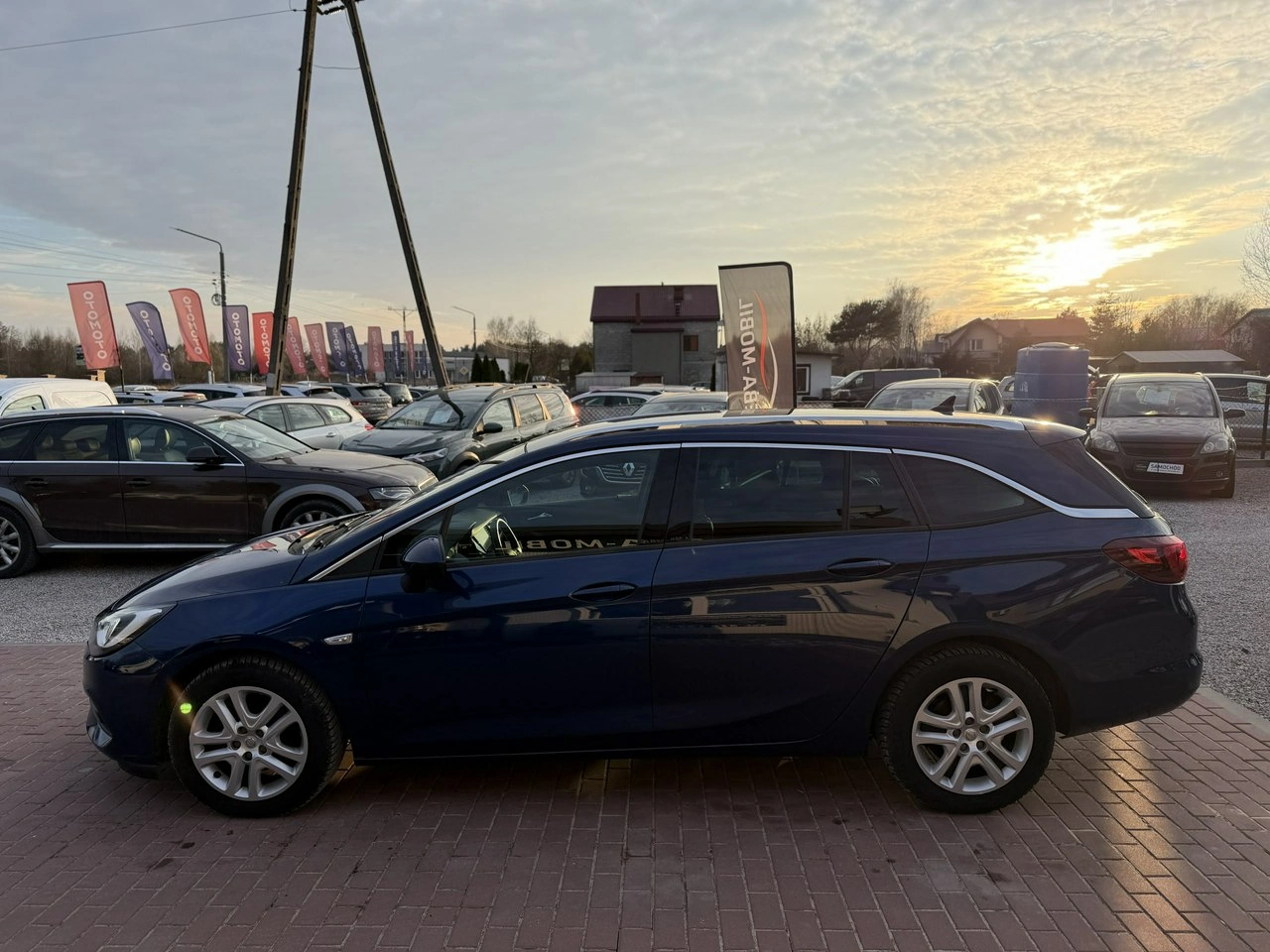 Opel Astra Sports Tourer - Zdjęcie 11