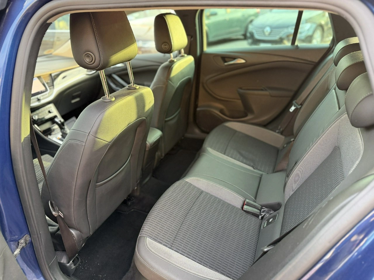 Opel Astra Sports Tourer - Zdjęcie 25