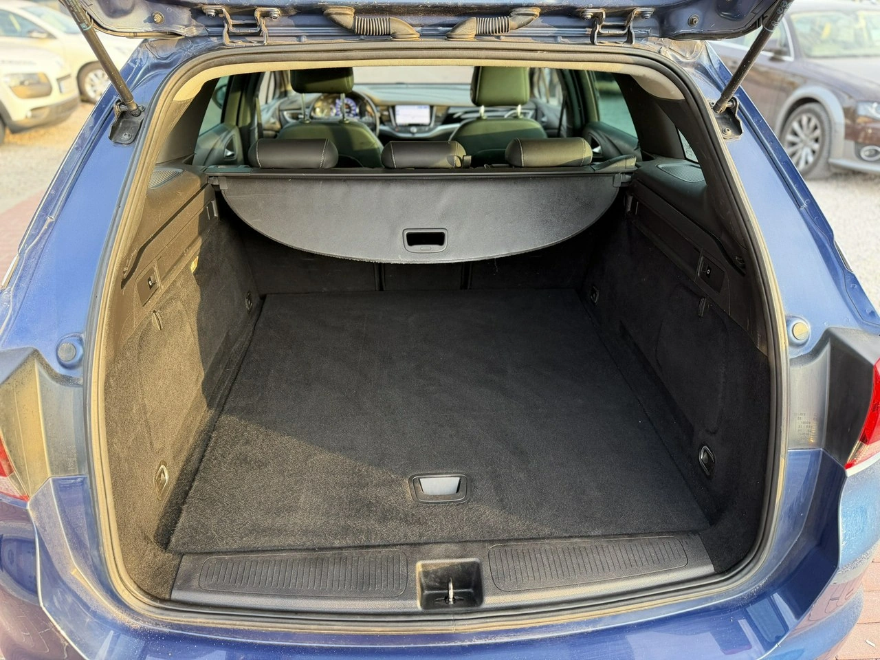 Opel Astra Sports Tourer - Zdjęcie 28