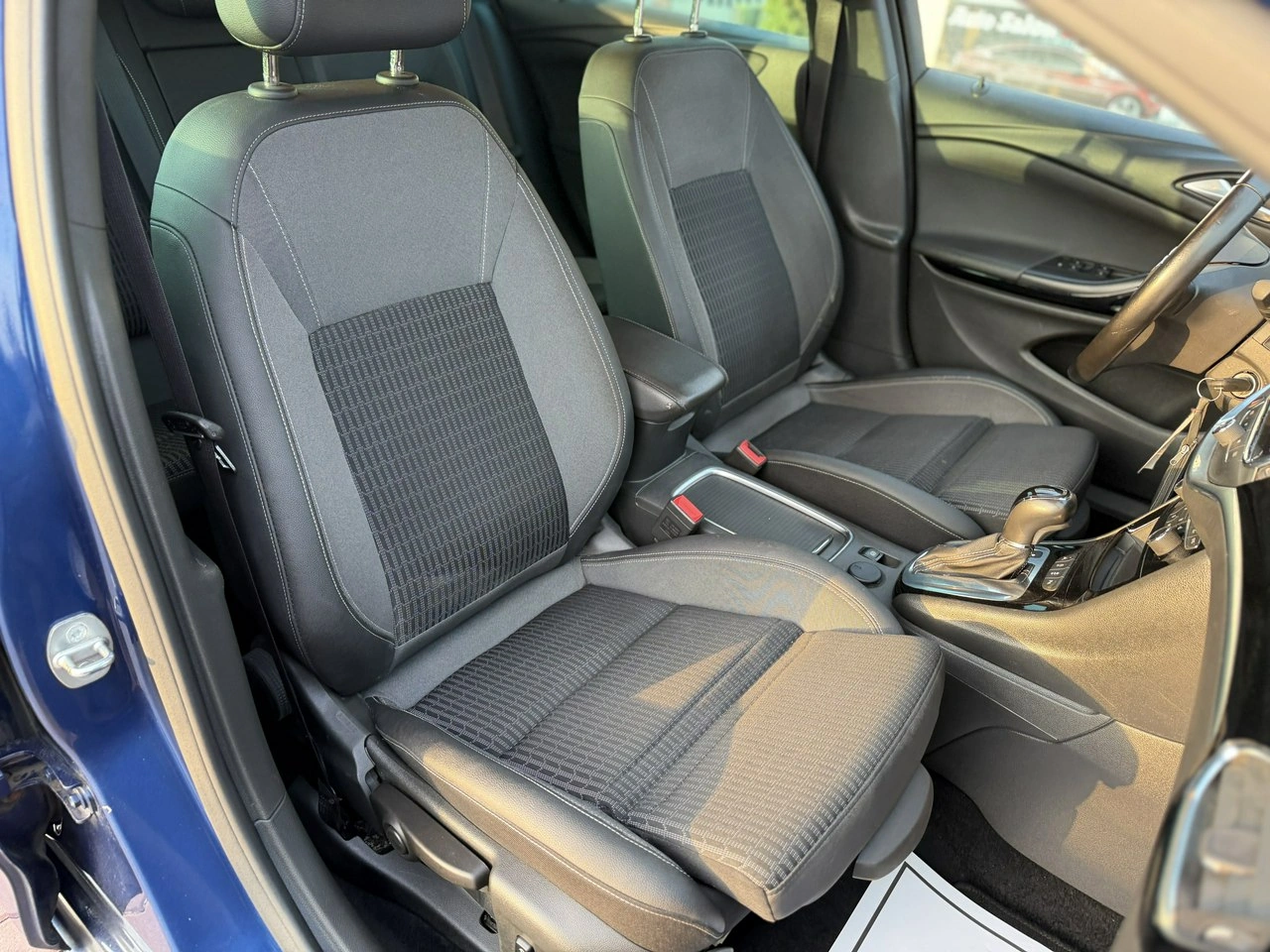 Opel Astra Sports Tourer - Zdjęcie 32