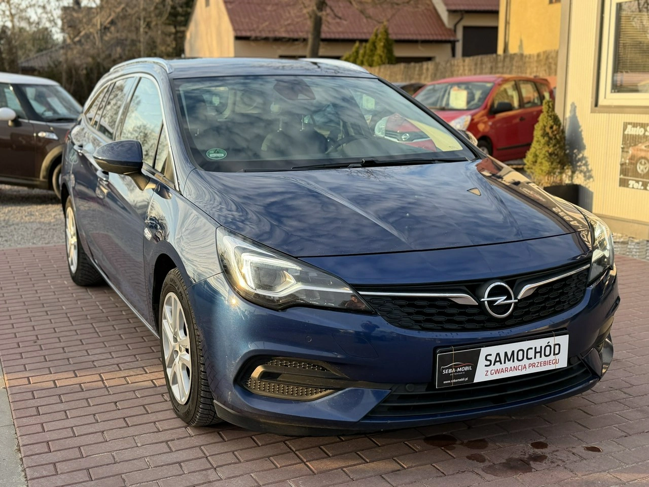 Opel Astra Sports Tourer - Zdjęcie 3