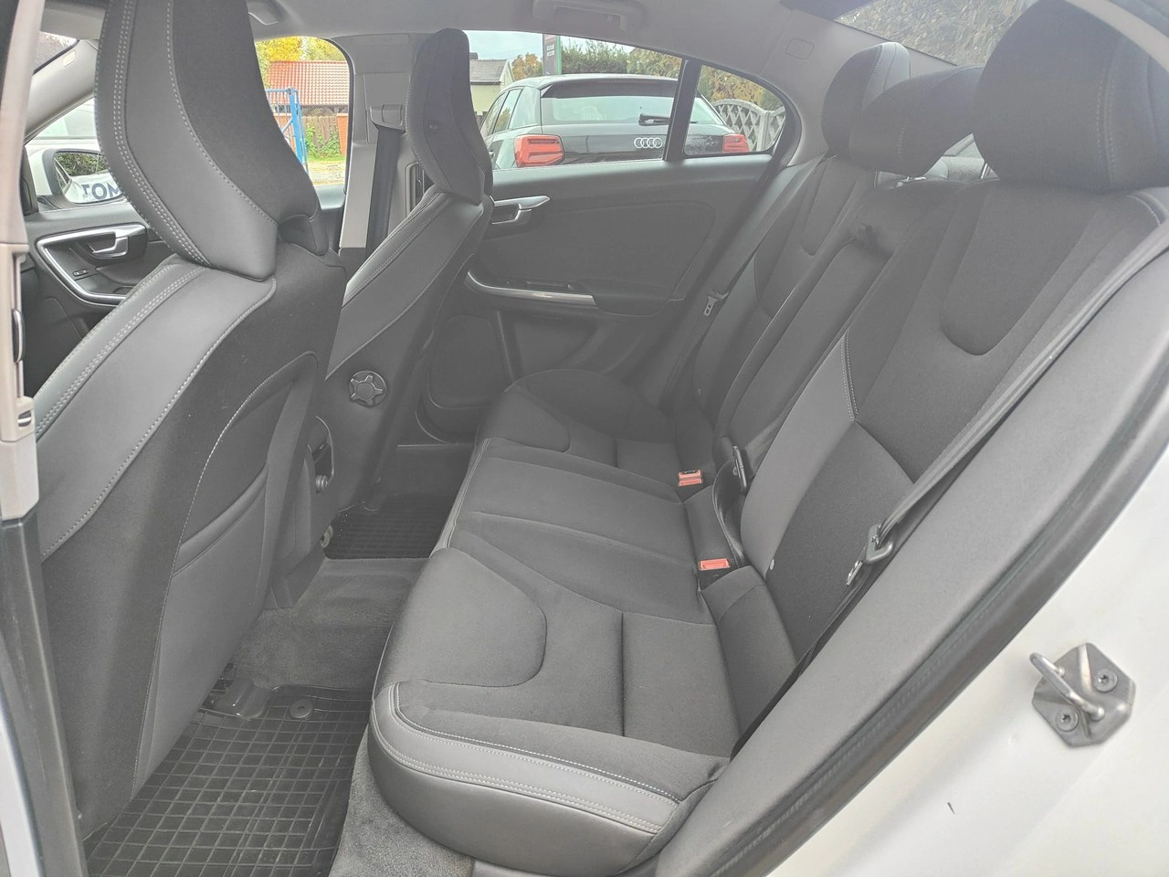 Volvo S60 - Zdjęcie 24