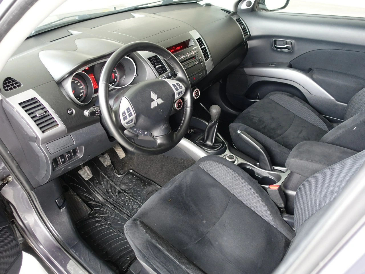 Mitsubishi Outlander - Zdjęcie 10