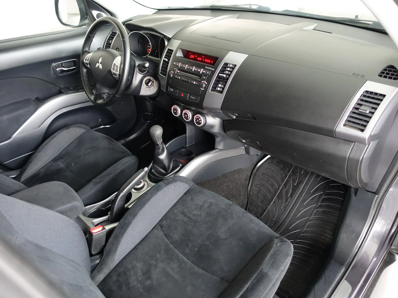 Mitsubishi Outlander - Zdjęcie 20