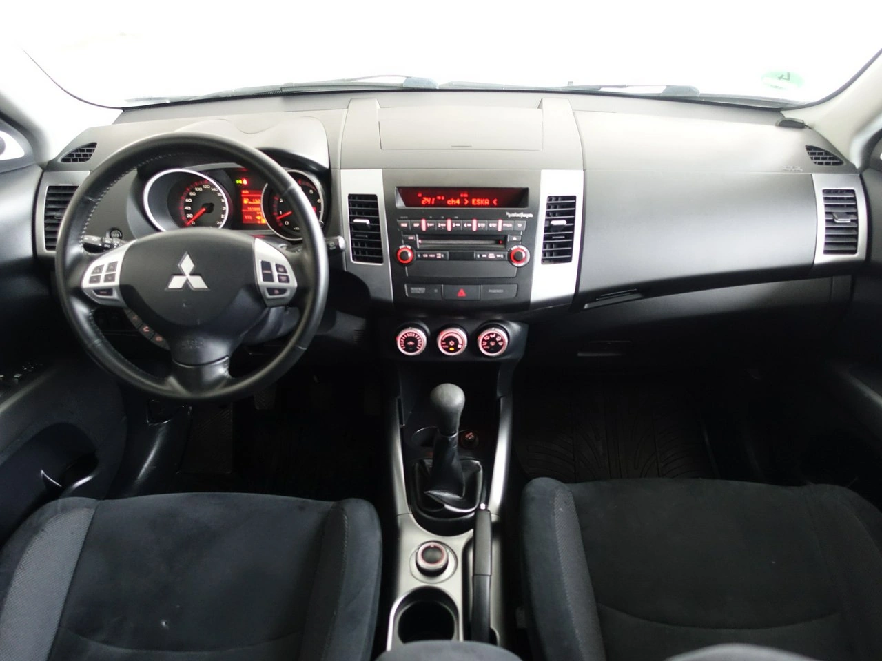 Mitsubishi Outlander - Zdjęcie 19