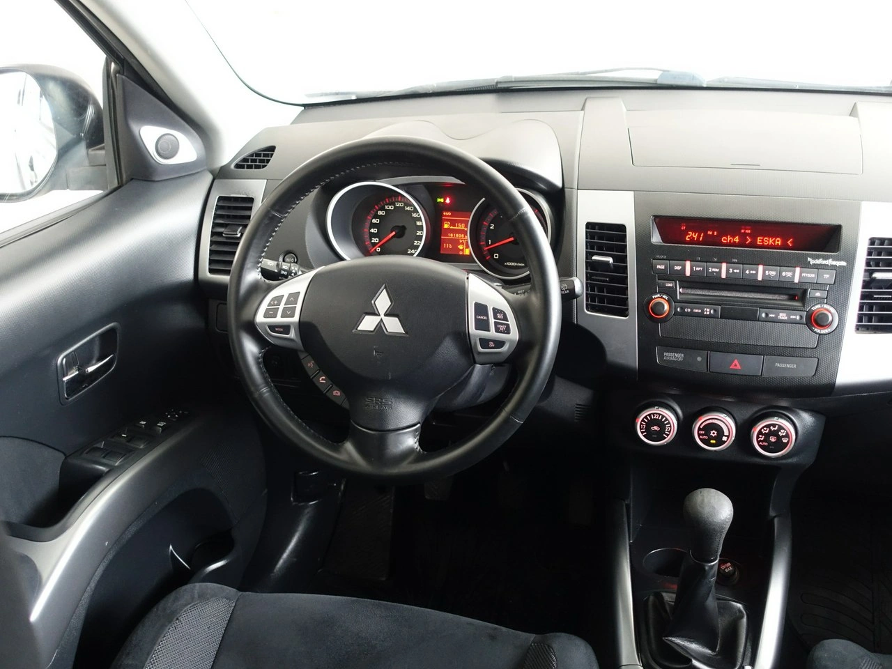 Mitsubishi Outlander - Zdjęcie 22