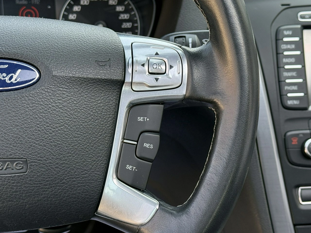 Ford Mondeo - Zdjęcie 24