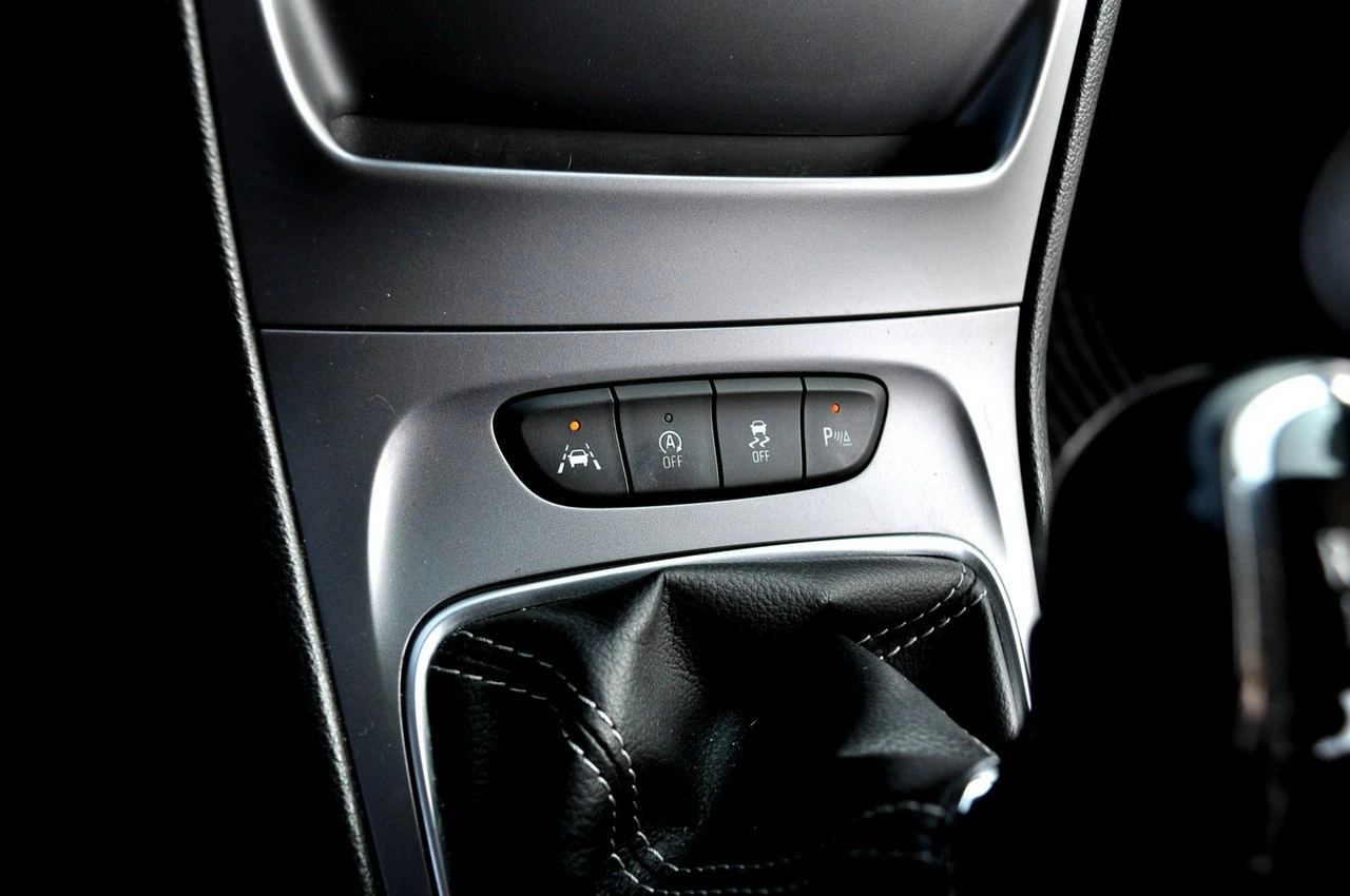 Opel Astra Sports Tourer - Zdjęcie 14