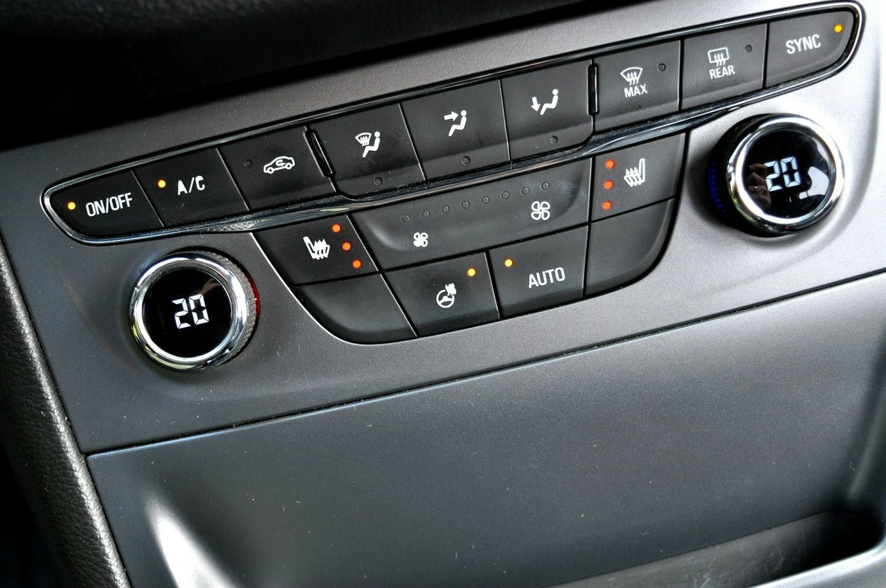 Opel Astra Sports Tourer - Zdjęcie 15