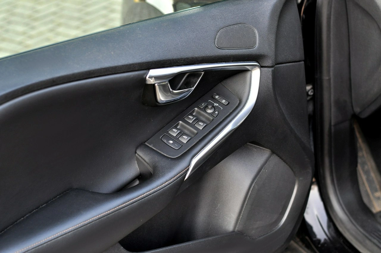 Volvo V40 Cross Country - Zdjęcie 17