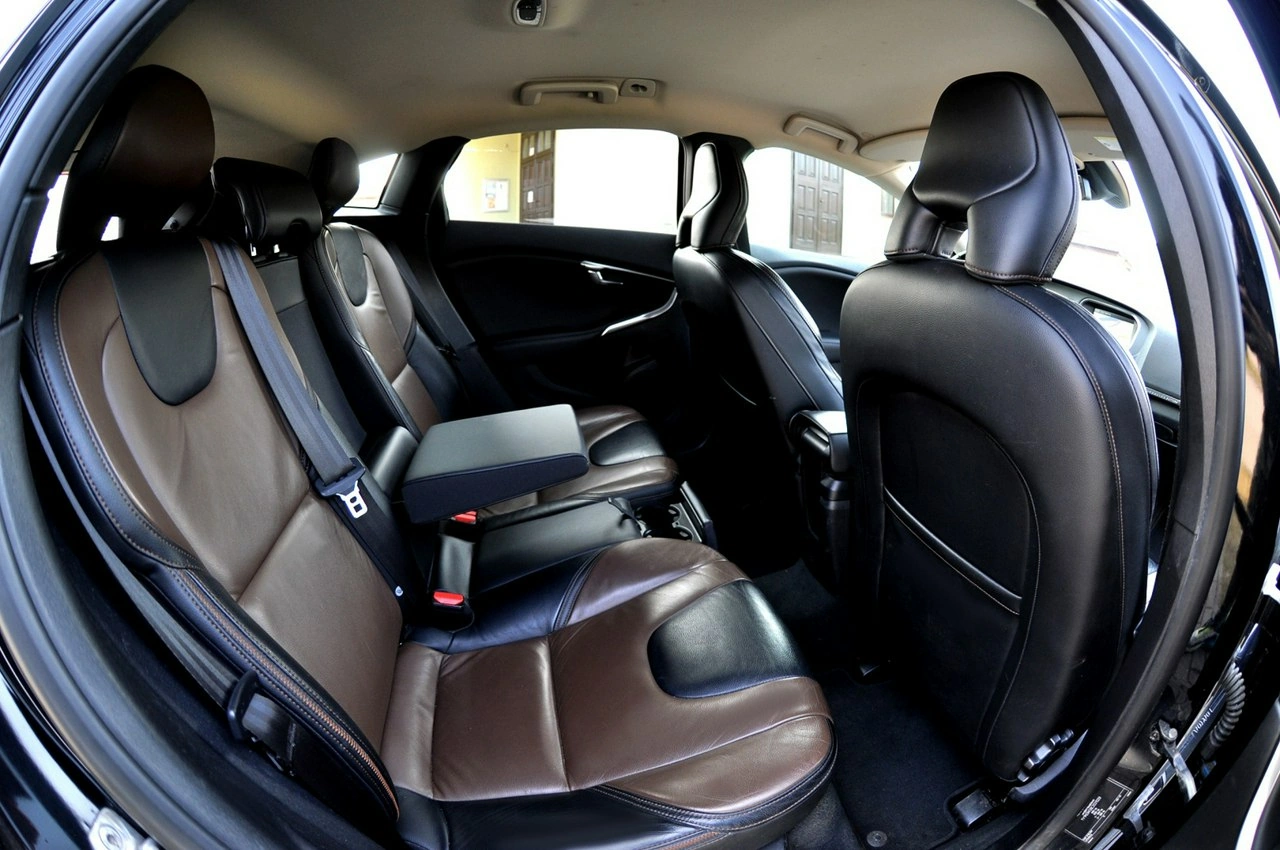 Volvo V40 Cross Country - Zdjęcie 10