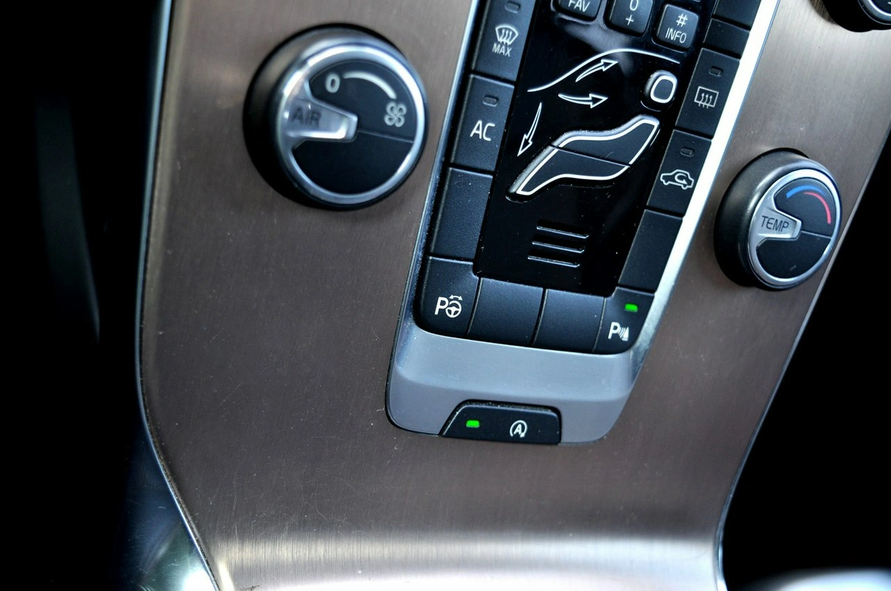 Volvo V40 Cross Country - Zdjęcie 16