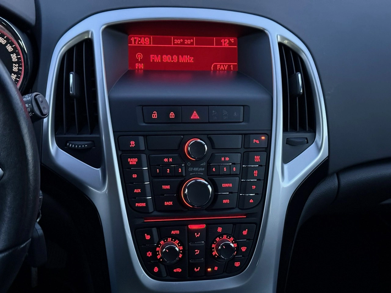 Opel Astra - Zdjęcie 24