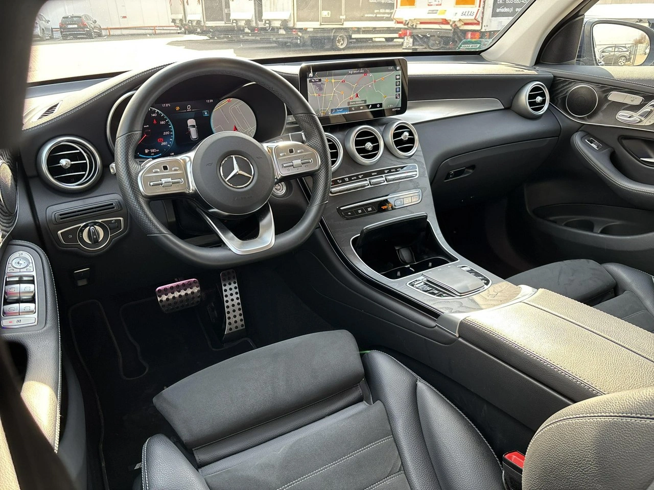 Mercedes GLC 300 - Zdjęcie 12