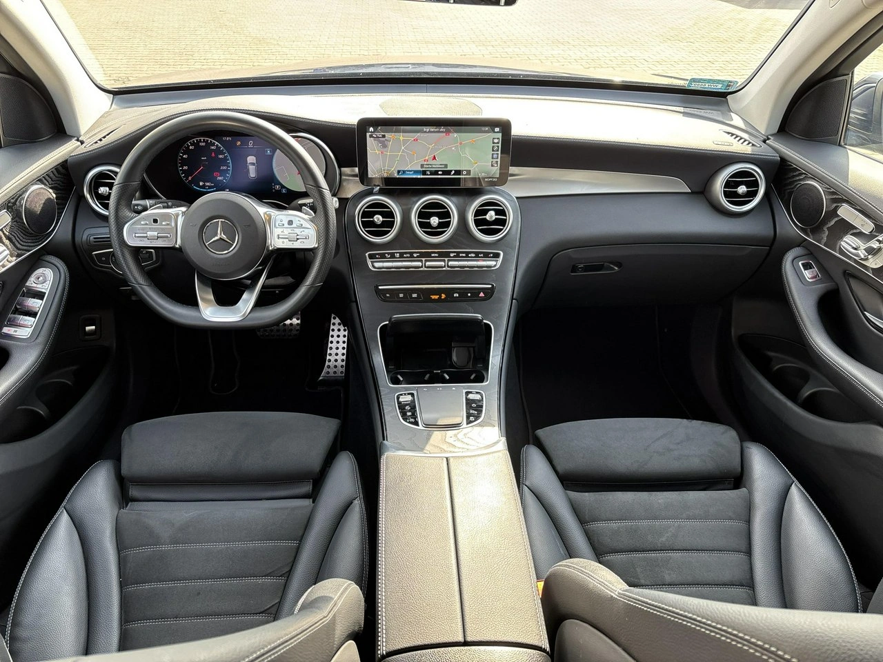 Mercedes GLC 300 - Zdjęcie 13