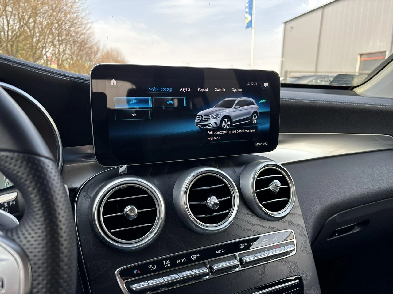 Mercedes GLC 300 - Zdjęcie 23