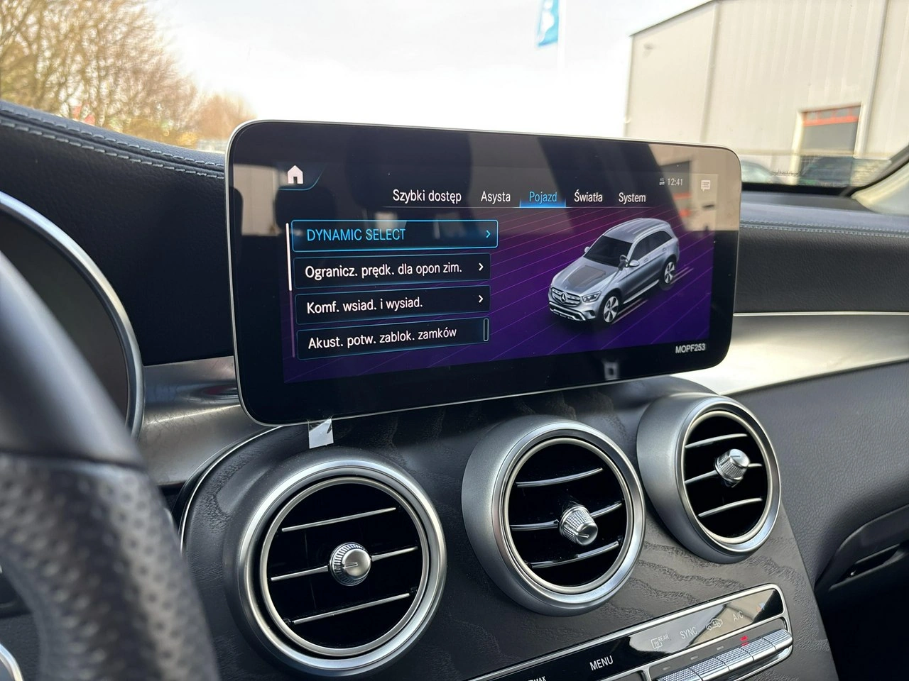 Mercedes GLC 300 - Zdjęcie 25