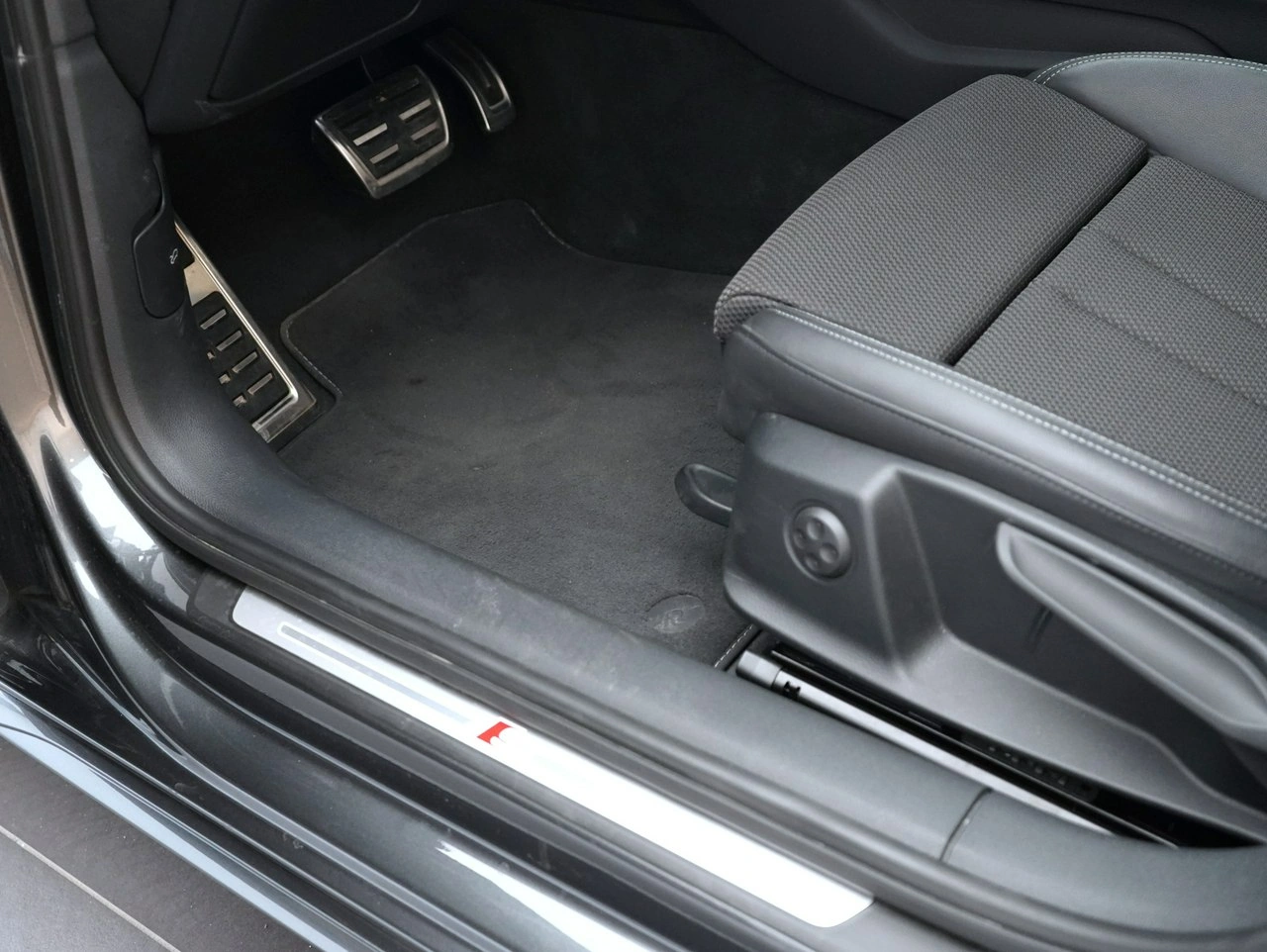 Audi A4 - Zdjęcie 13