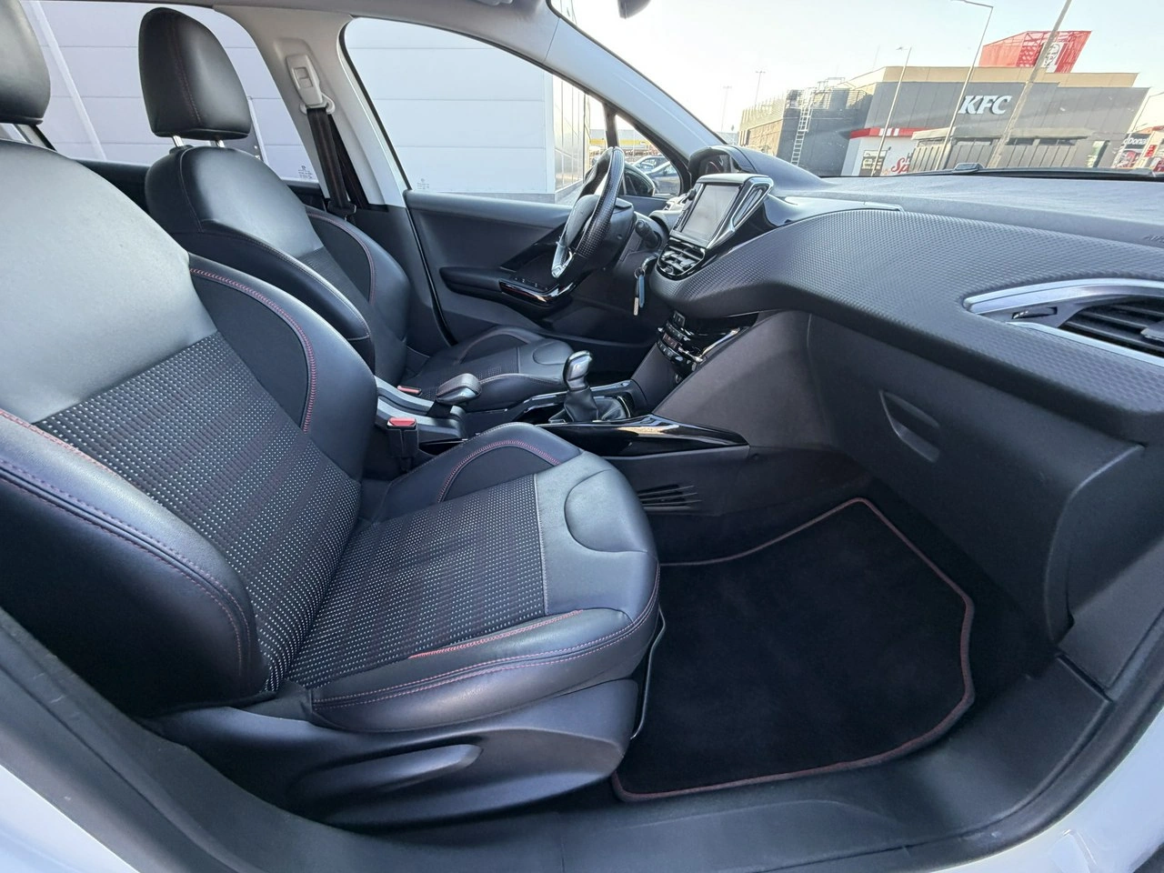 Peugeot 2008 - Zdjęcie 33