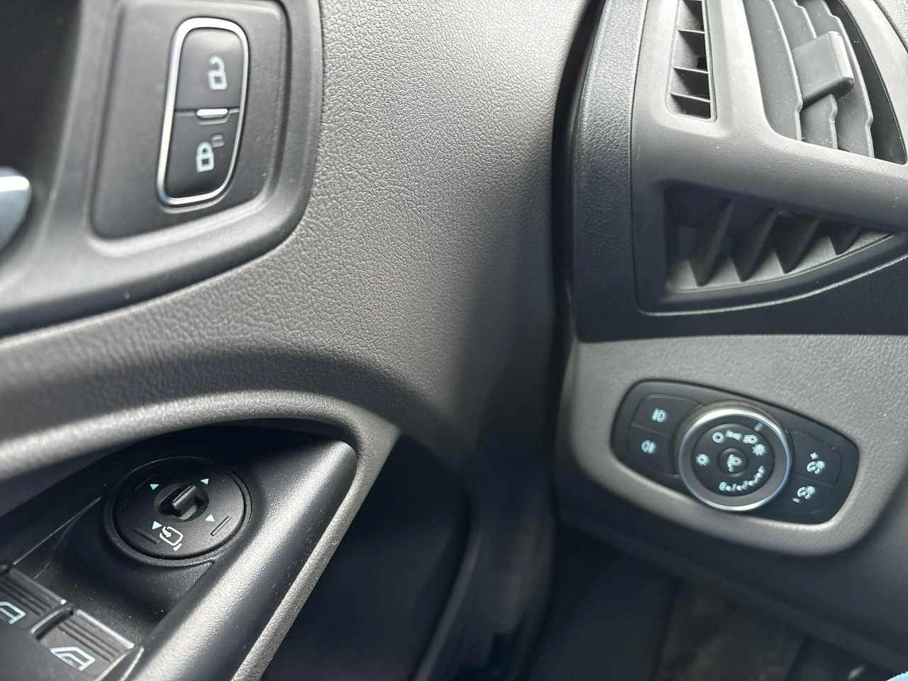 Ford Transit Connect - Zdjęcie 23