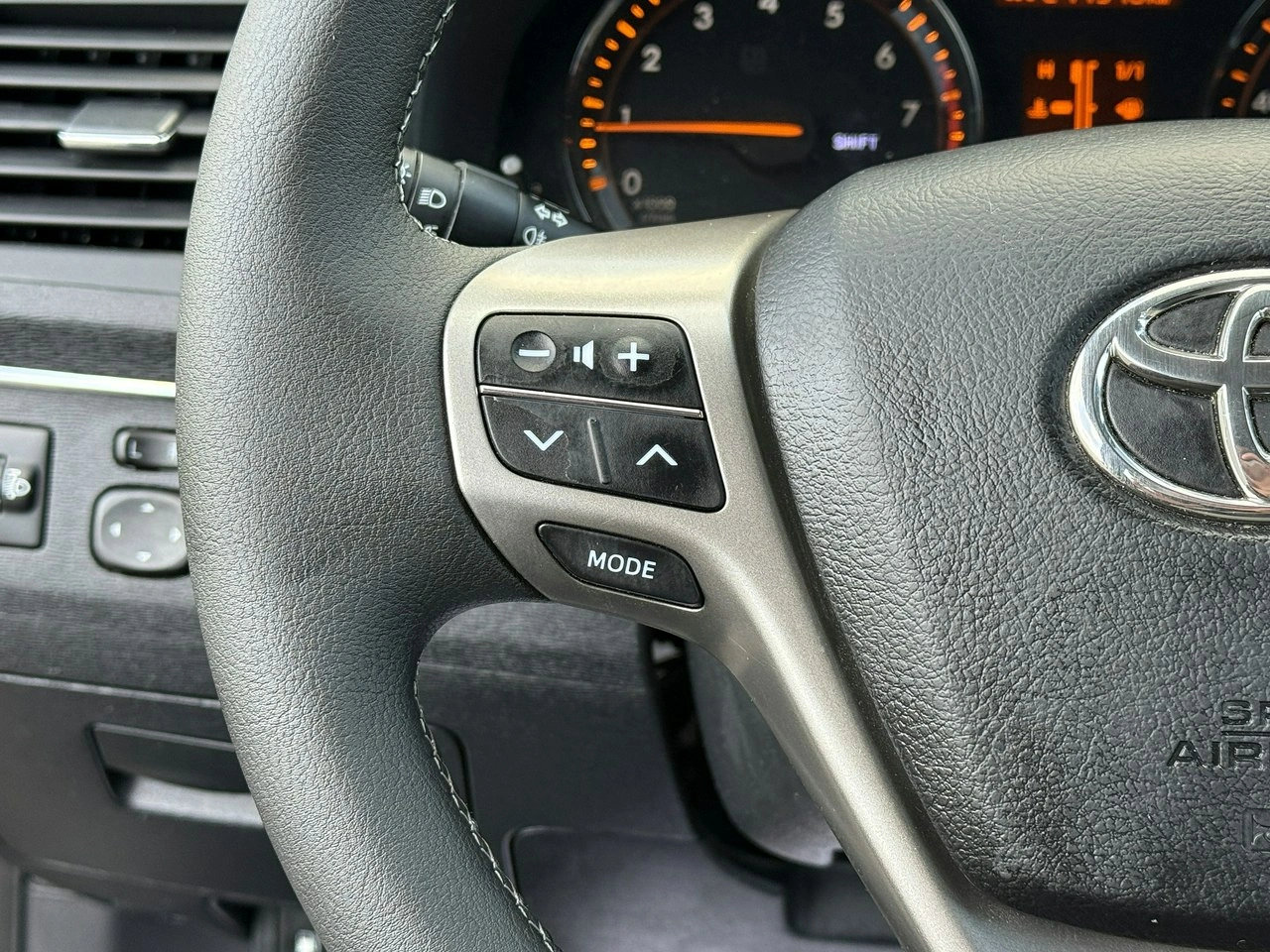 Toyota Avensis - Zdjęcie 17