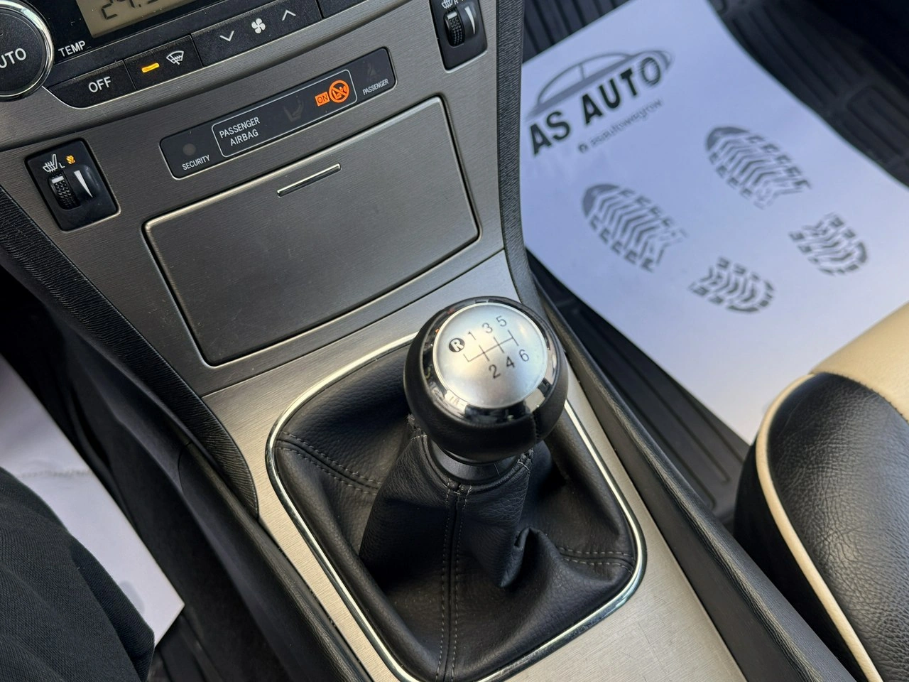 Toyota Avensis - Zdjęcie 11