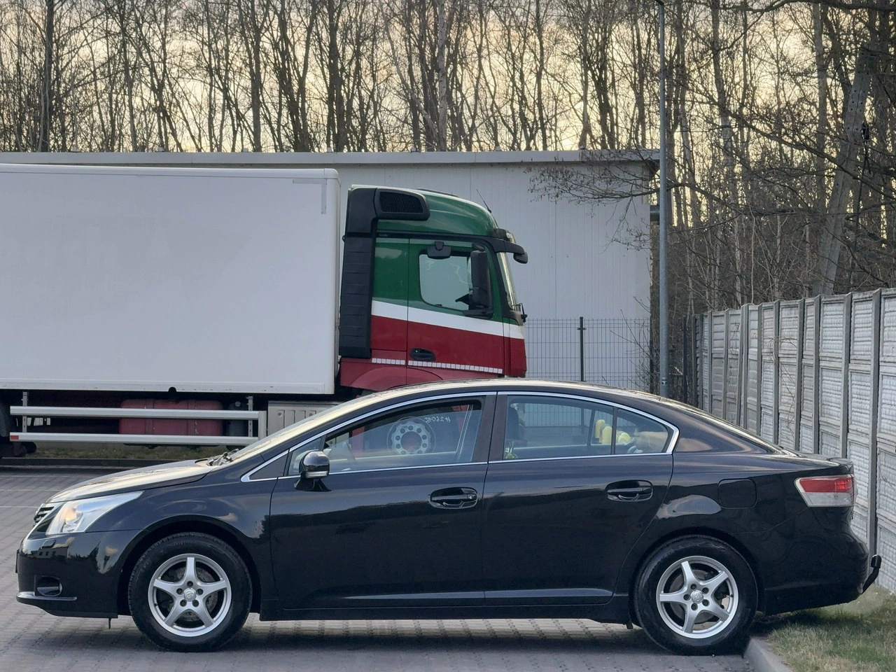 Toyota Avensis - Zdjęcie 22