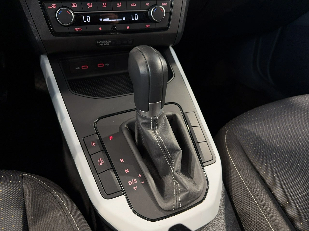 Seat Arona - Zdjęcie 23