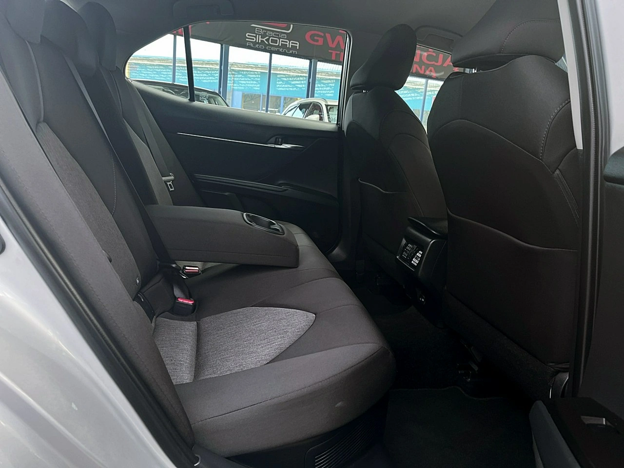 Toyota Camry - Zdjęcie 11