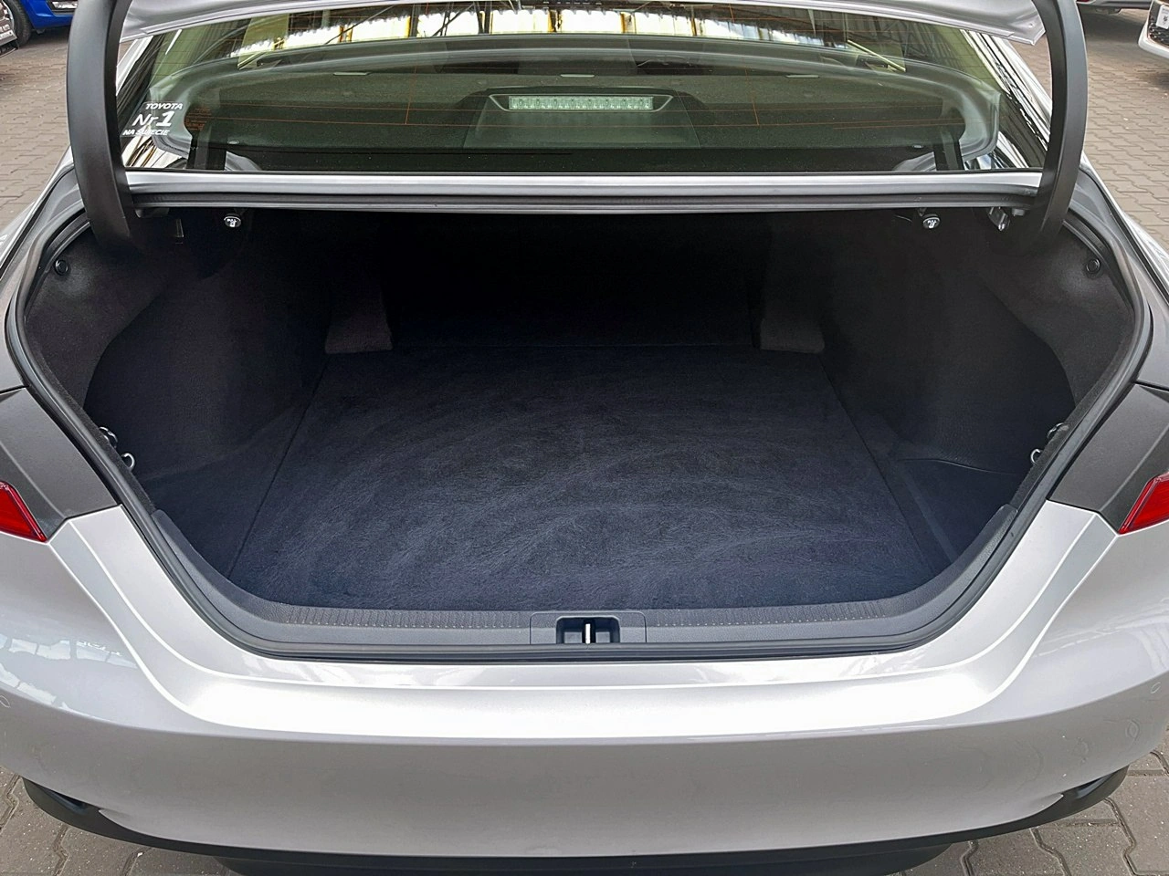 Toyota Camry - Zdjęcie 13